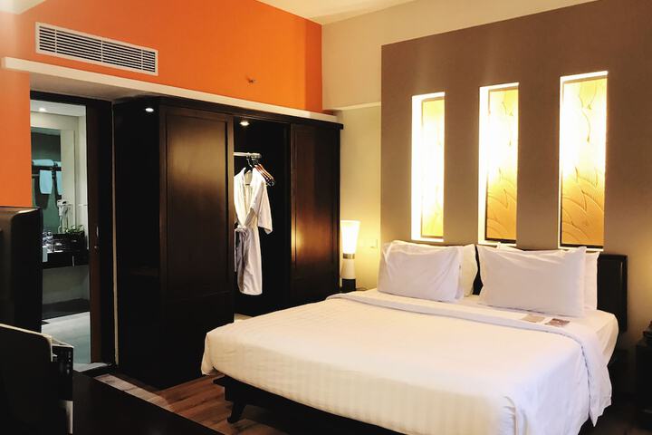 Room 8 of 119