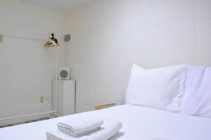 Room 3 of 17