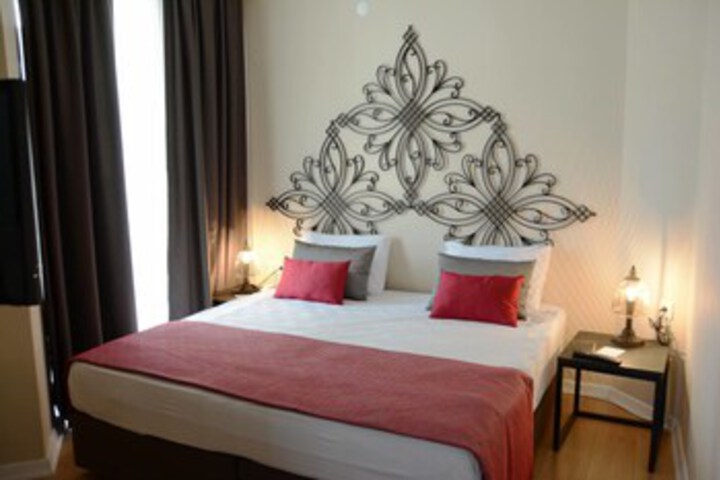 Room 7 of 18