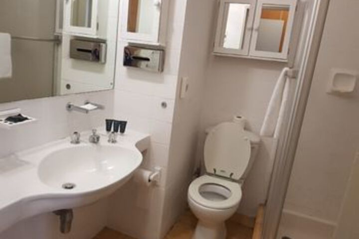 Room 3 of 27