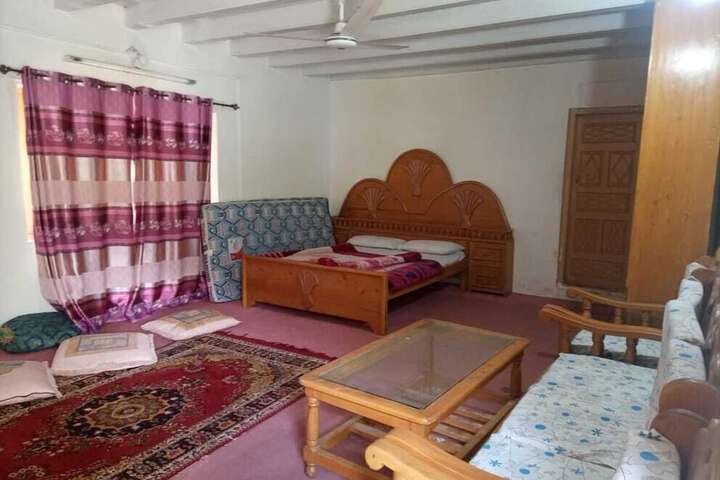 Room 10 of 28