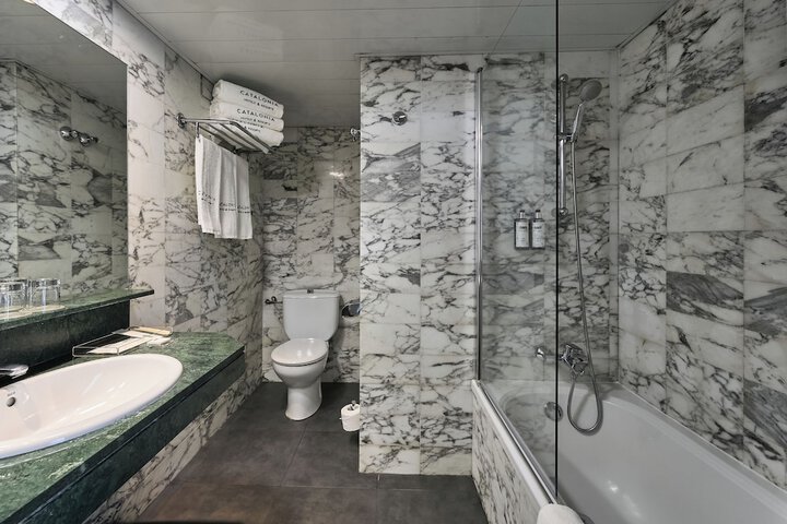 Room 33 of 66