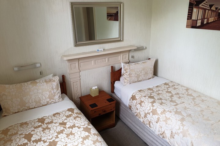 Room 28 of 60