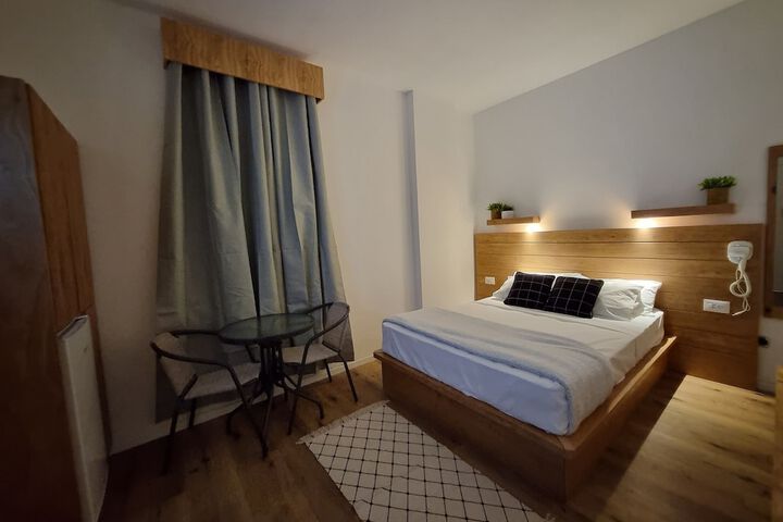 Room 12 of 141