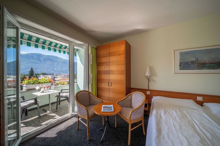 Room 14 of 156
