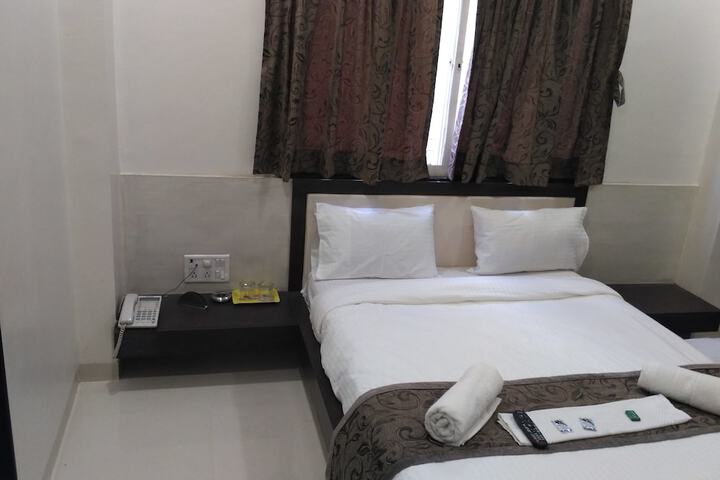 Room 6 of 35