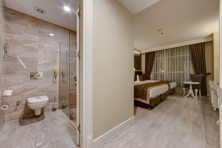 Room 21 of 77
