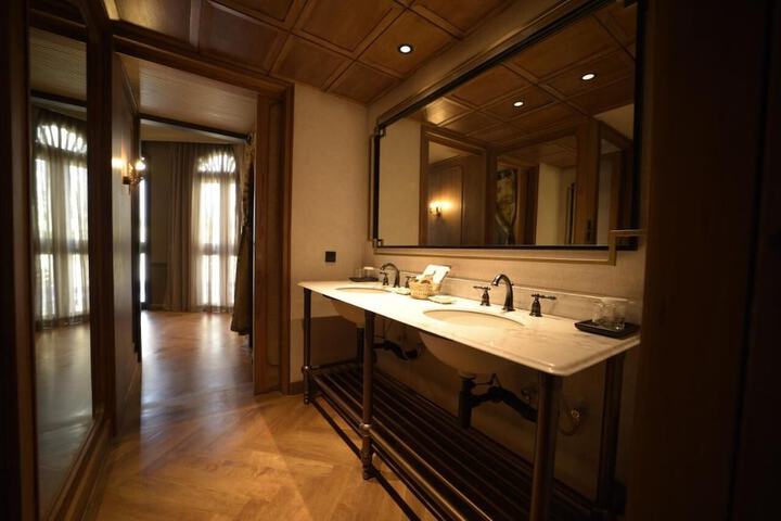 Room 15 of 30
