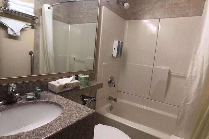 1 King Bed Lower Floor Work Desk Microwave and Refrigerator WiFi Continental Break (6 of 9)