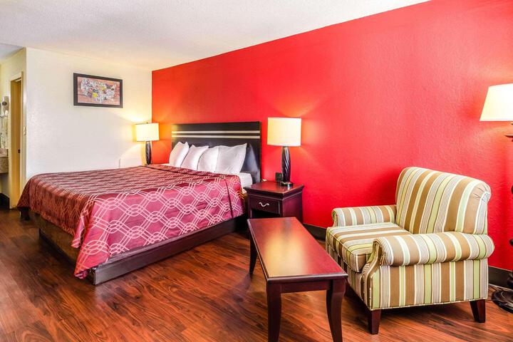 1 King Bed (8 of 12)