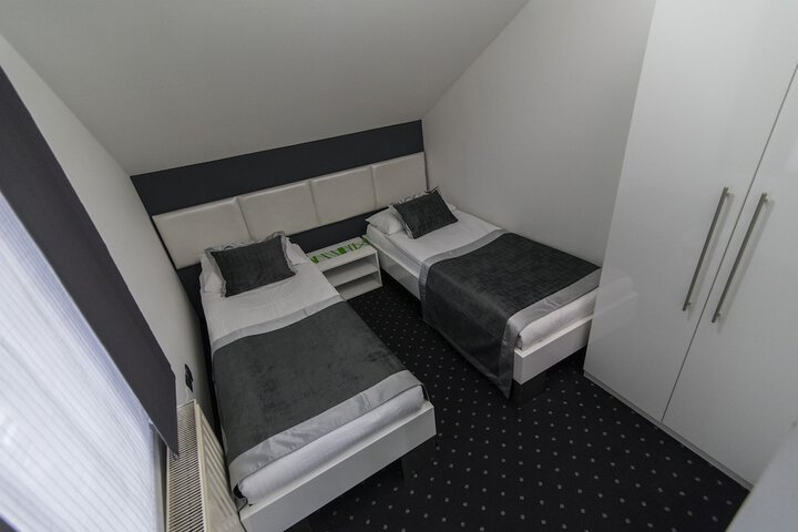 Room 8 of 60
