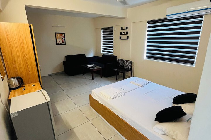 Room 11 of 17