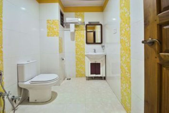 Room 2 of 16