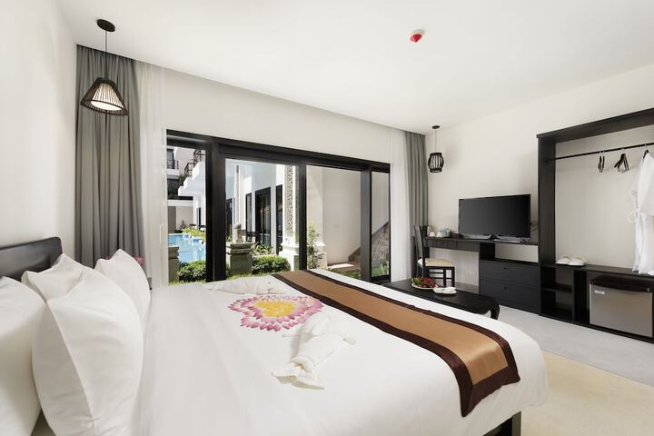Room 16 of 80
