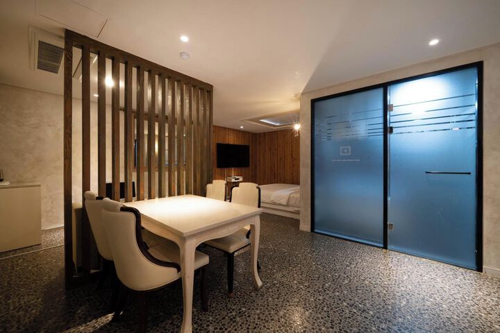 Room 26 of 74