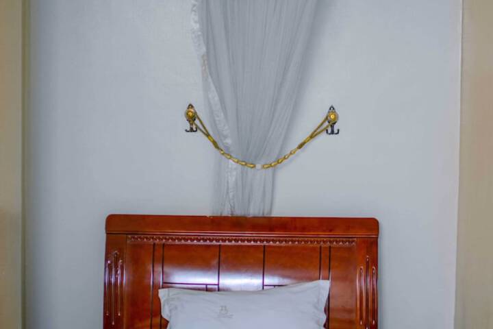 Room 5 of 20