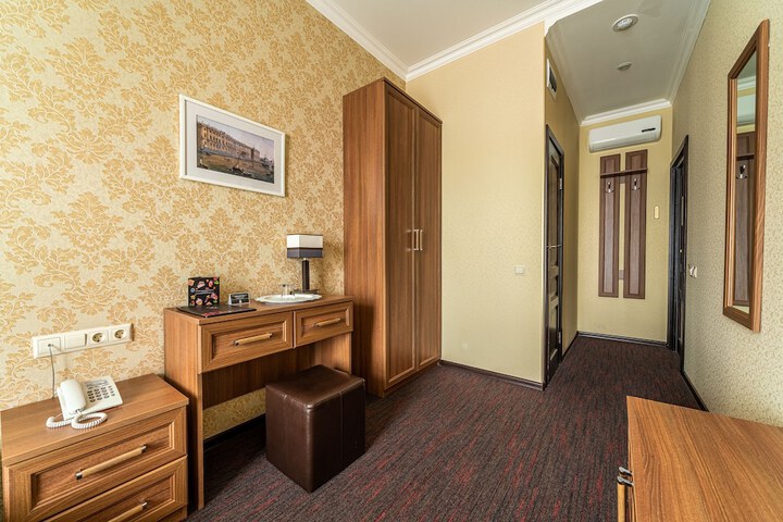 Room 6 of 52