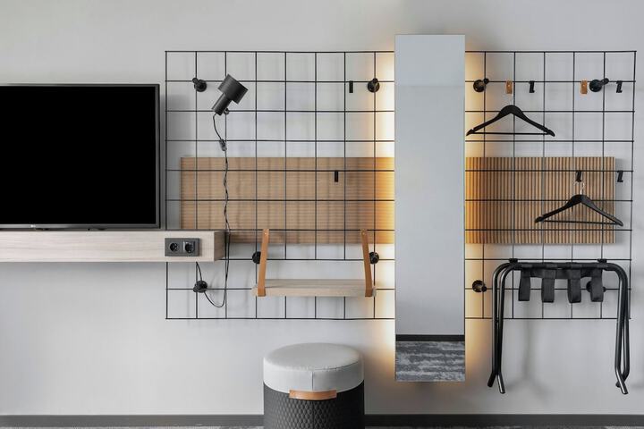 Room 5 of 14