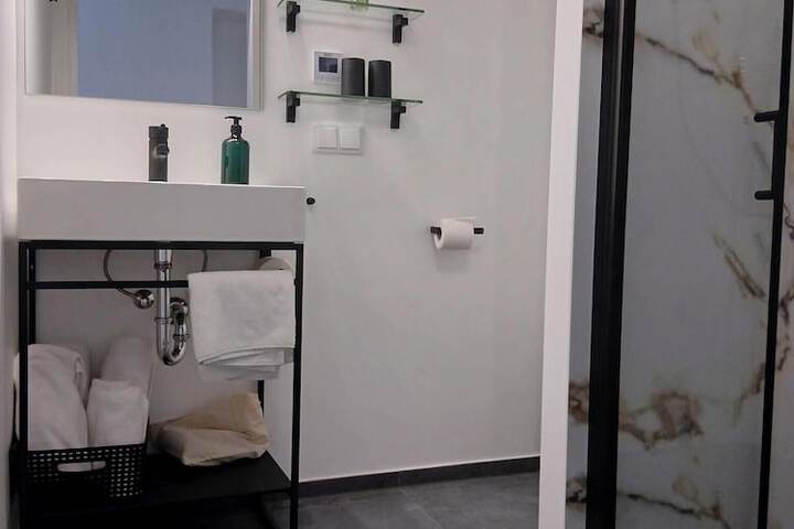 Room 51 of 57