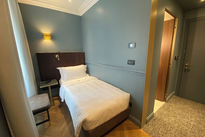 Room 21 of 57