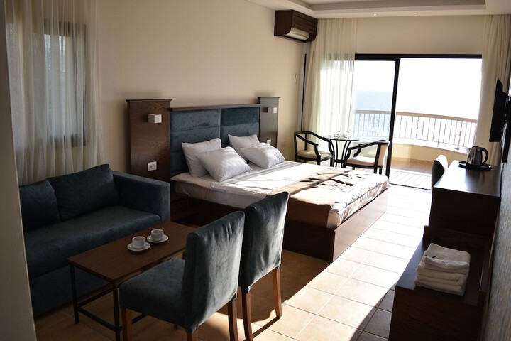 Room 7 of 13
