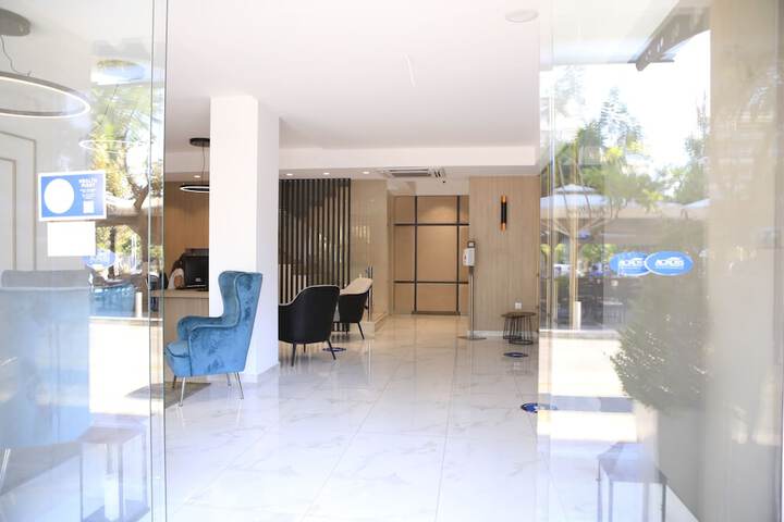 Entrance & Lobby