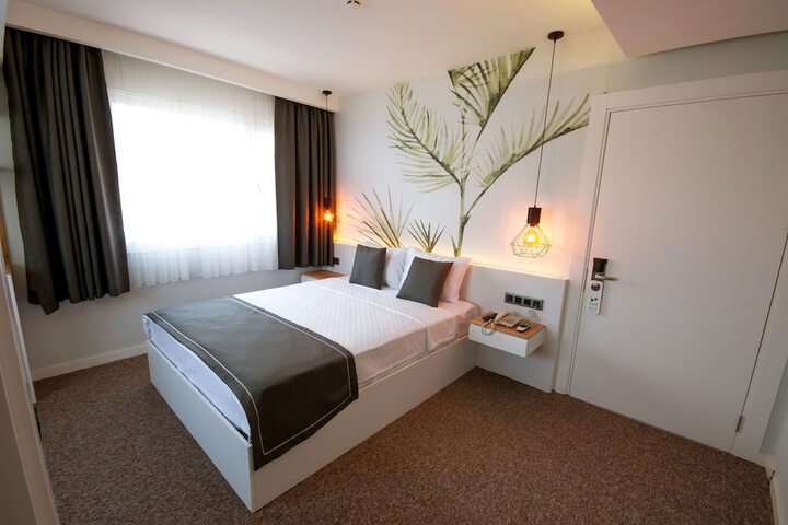 Room 16 of 27
