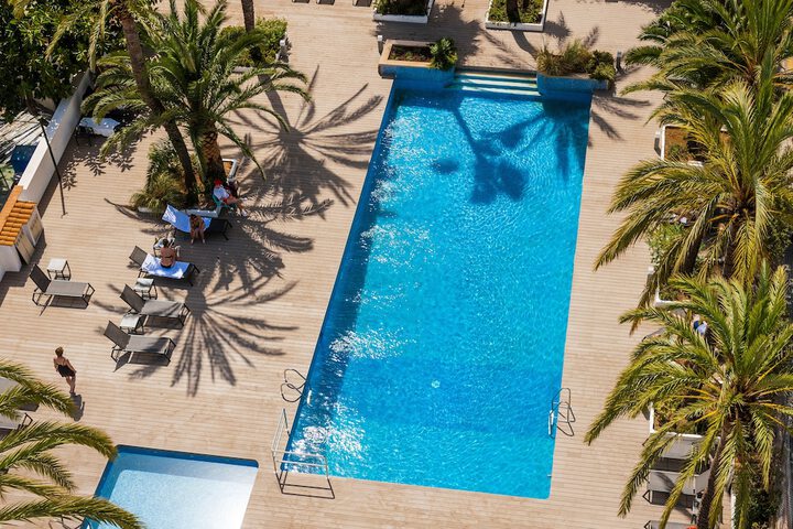 Pools & Facilities