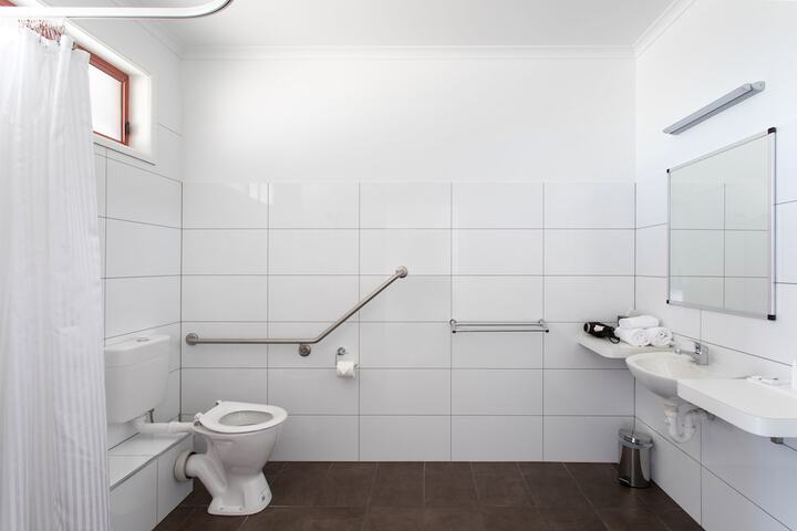 Room 27 of 108