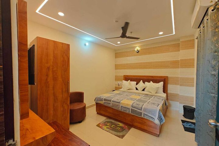 Room 8 of 15