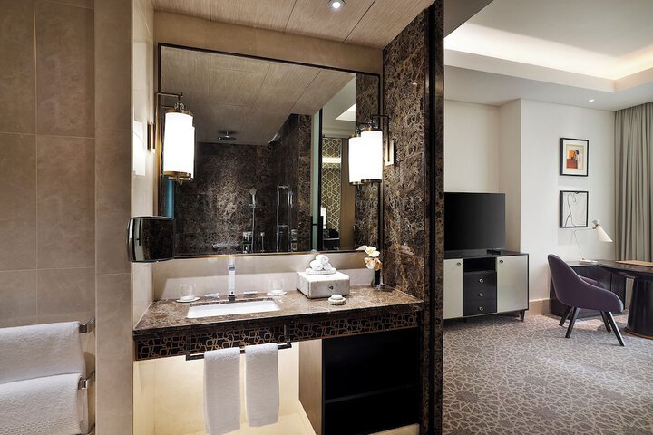 Room 28 of 151
