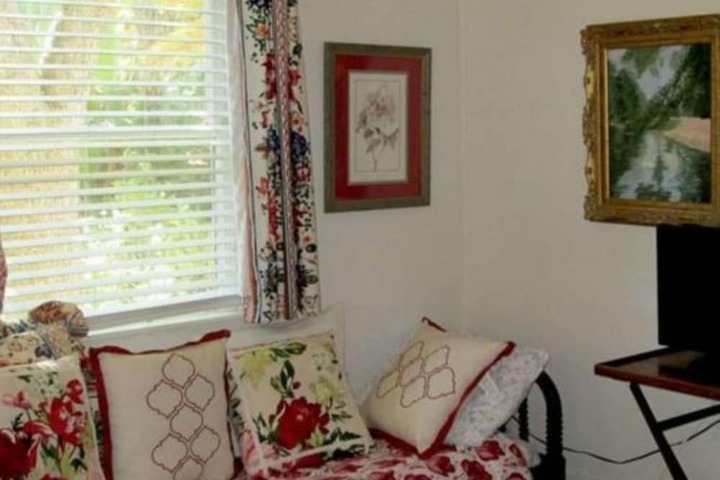 Room 6 of 156