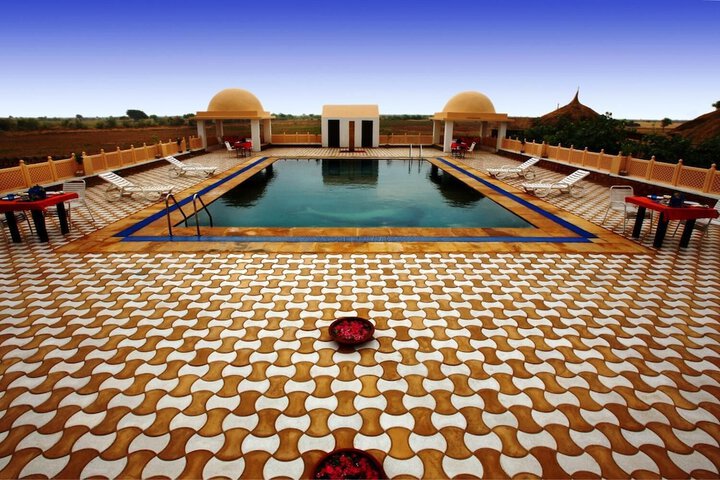 Pool Hotel