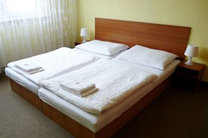 Room 12 of 25