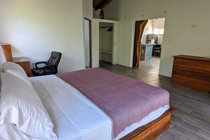 Room 16 of 77