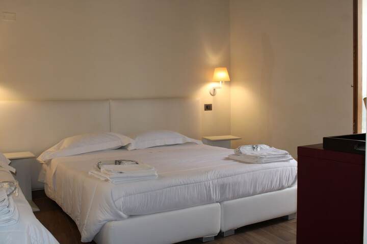 Room 21 of 48