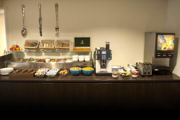 Breakfast/Coffee Service 31 of 42