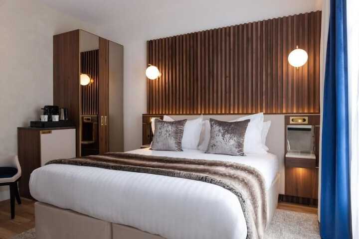 Room 18 of 42