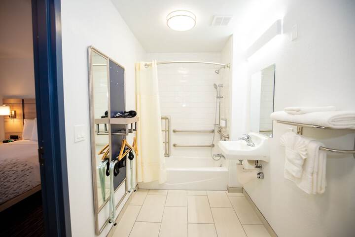 Deluxe Queen ADA Accessible Shower Best Value (7 of 14)