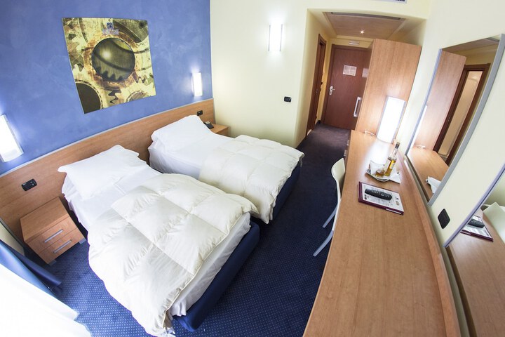 Room 34 of 114