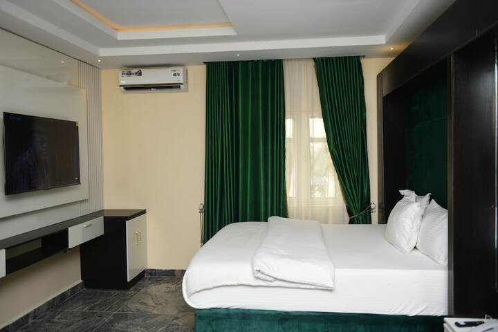 Room 16 of 28