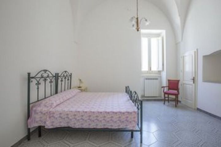 Room 11 of 34