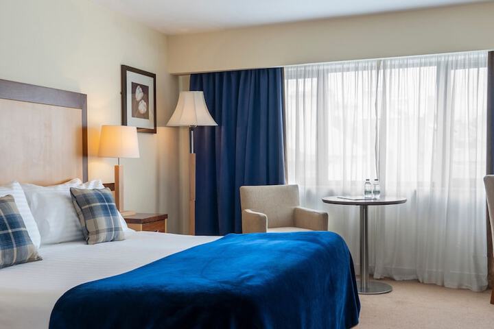 Room 4 of 40