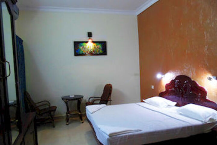 Room 5 of 13