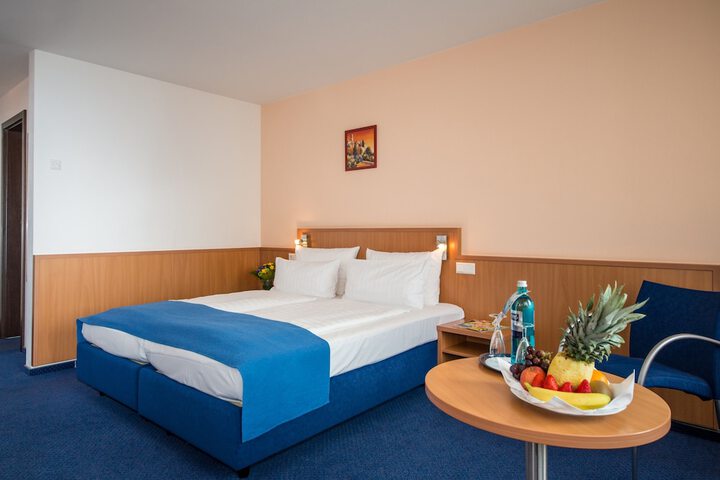Room 17 of 175