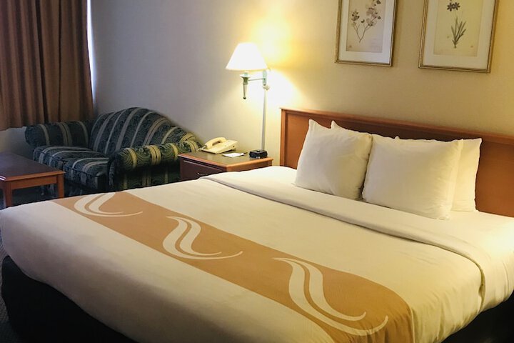 1 King Bed (16 of 19)