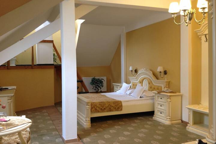 Room 9 of 39