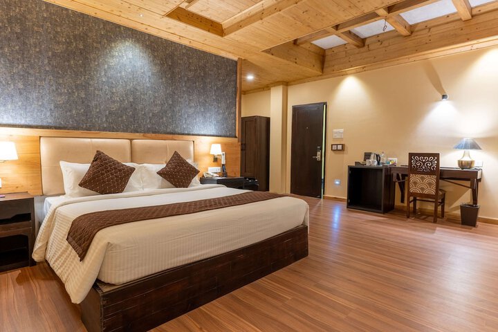 Room 5 of 28