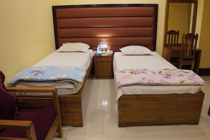 Room 5 of 11