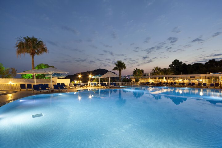 Pools & Facilities